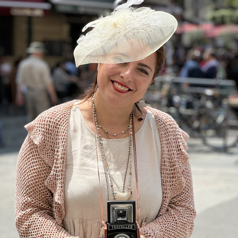 Amanda Deni • Rosso Tibet