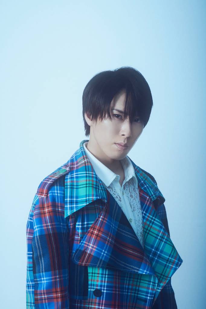 宮舘涼太 公式写真 Amazon.co.jp: Snow Man 公式 生 写真（宮舘涼太）SM02042