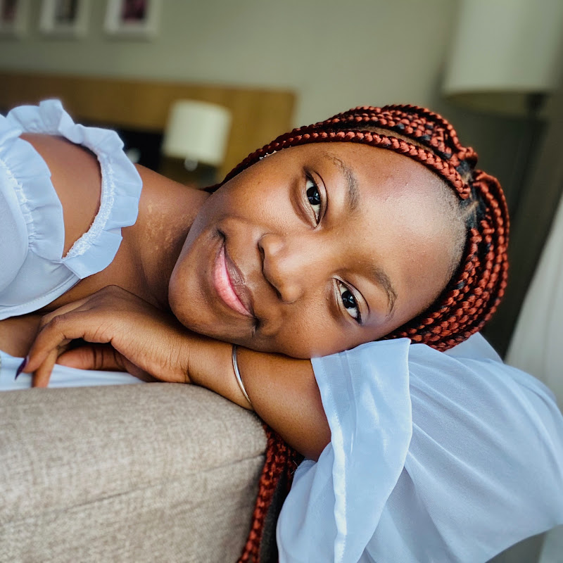 Tsholo M
