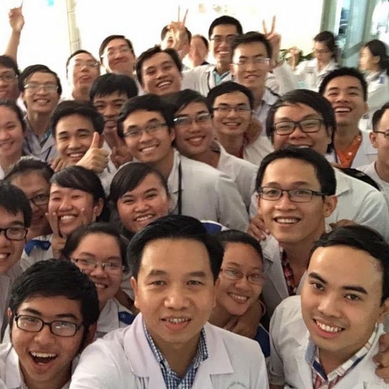 Thầy Thuốc Kiêm Thầy Giáo