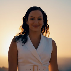 Ash Knows Travel channel thumbnail