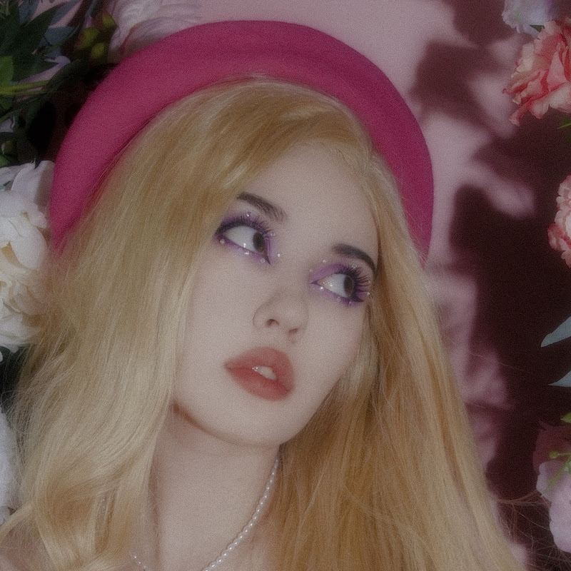 DEAD BLONDE - Topic