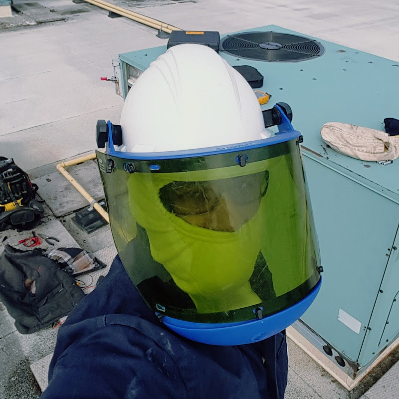 Tomi Your Trades Guy Logo