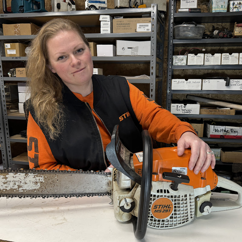 Married with Small Engines Logo