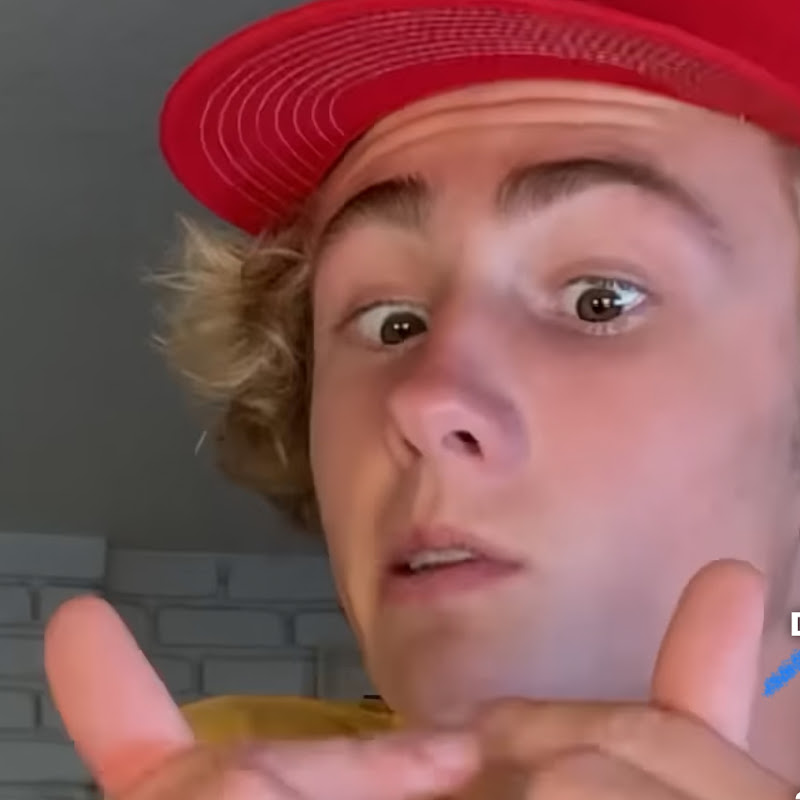 Hire Fortnitebattlepass — Fortnite Content YouTube creator for sponsorships