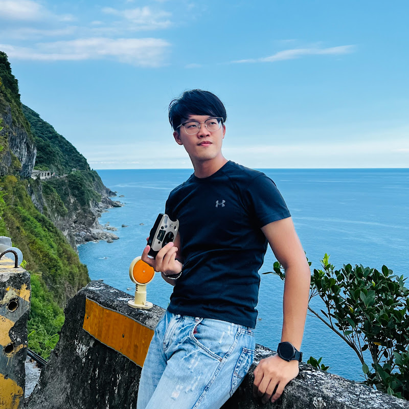 里歐愛旅遊 leolovetravel Logo