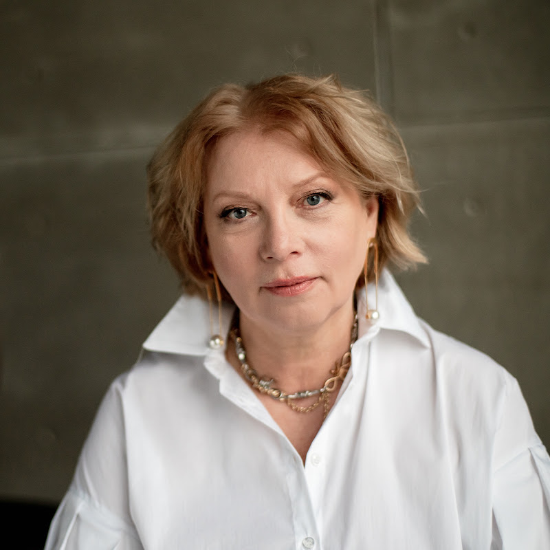 Светлана Комарова Logo