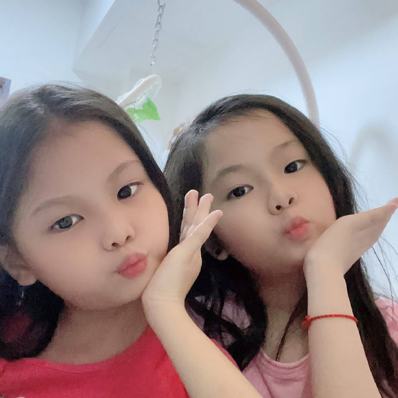 Twin Renee Jovie