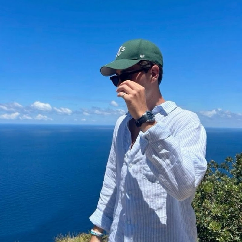 Hire SarQuotes — Philosophy & Critical Thinking YouTube creator for sponsorships