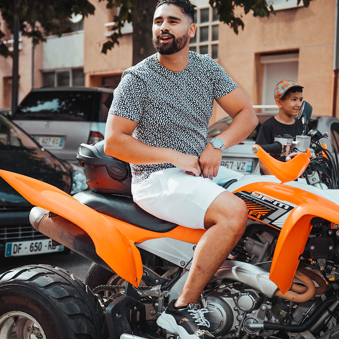 LA FAMAX OFFICIEL Net Worth & Earnings (2026)