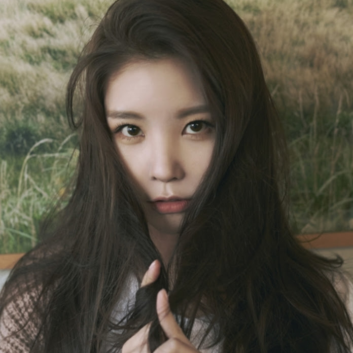 I'm Raina Net Worth & Earnings (2026)