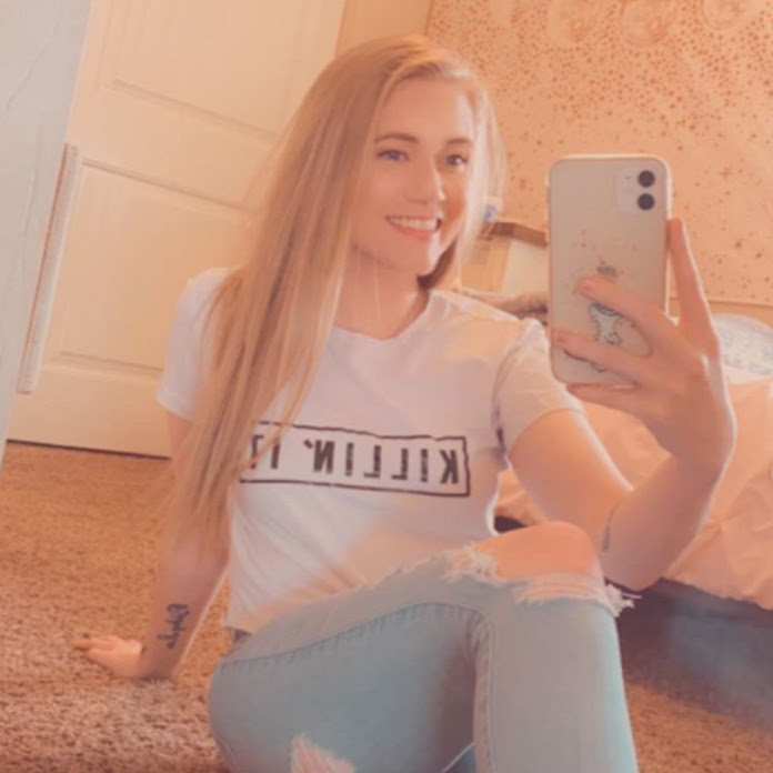 HayleeAndFamily Net Worth & Earnings (2026)