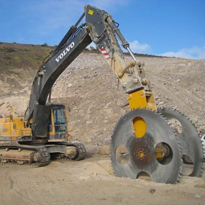 Hug Mega Net Worth & Earnings (2026)