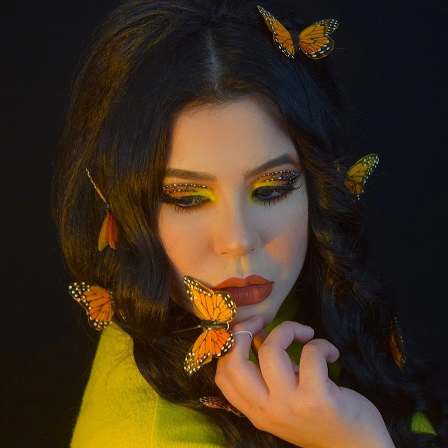 Amanda Flores - YouTube