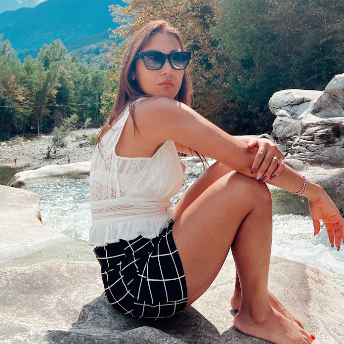 Desy Meira Net Worth & Earnings (2026)