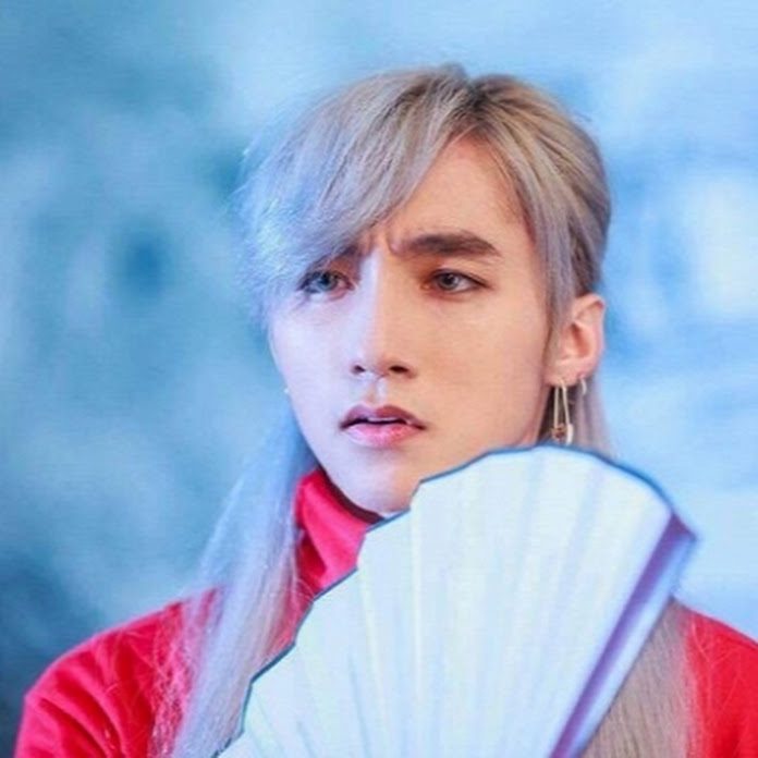 Hot Showbiz Net Worth & Earnings (2026)