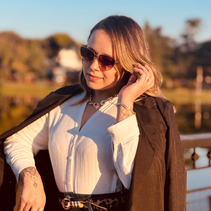 Mamãe Amélia Net Worth & Earnings (2026)