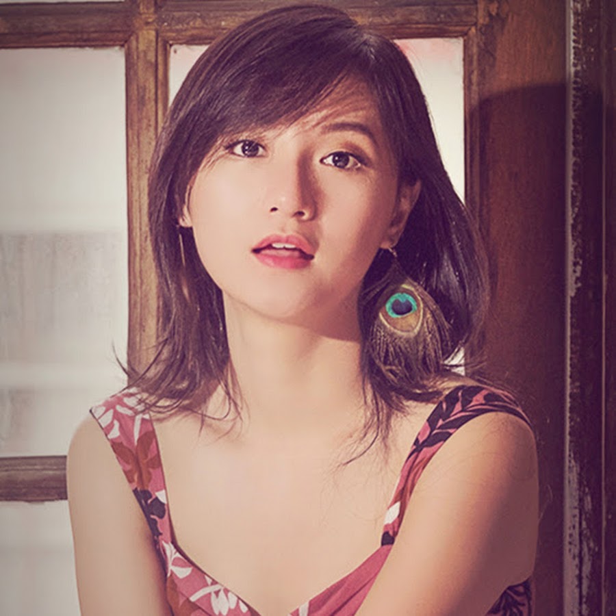 Carollyne Dewi - YouTube