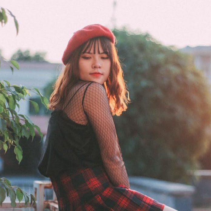 Tuyết Bít Official Net Worth & Earnings (2026)