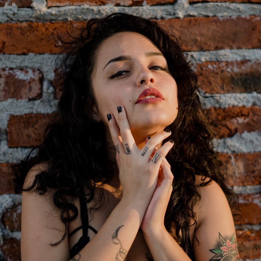 Helena Danae Oficial La Niña Mala - YouTube