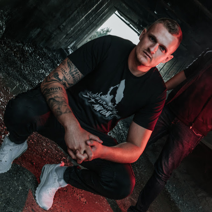 CHRIS ARES OFFIZIELL Net Worth & Earnings (2026)