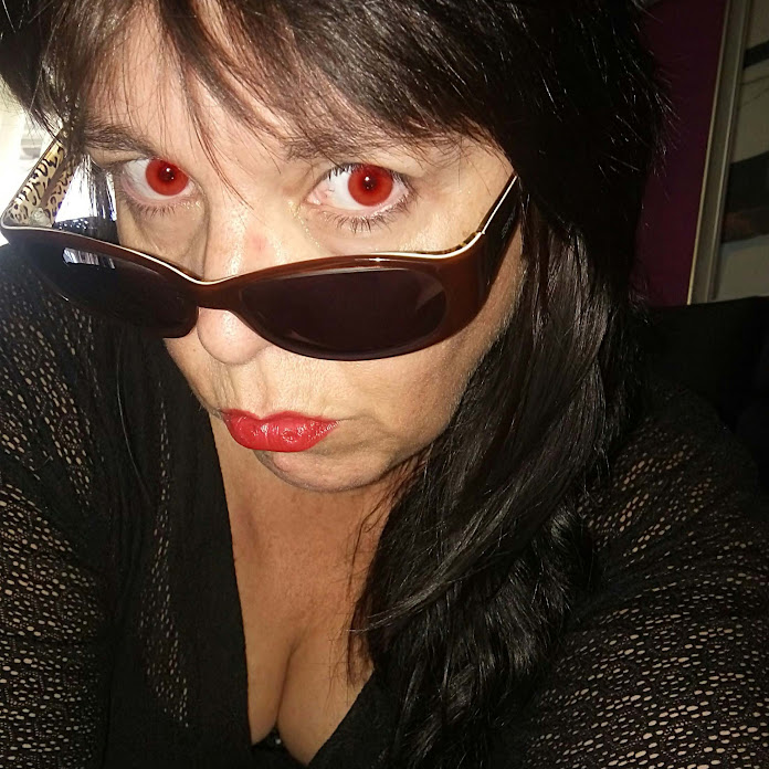 Vampirel.la Net Worth & Earnings (2026)