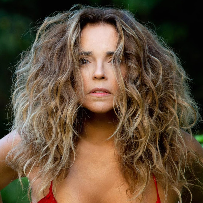 Daniela Mercury Oficial Net Worth & Earnings (2026)