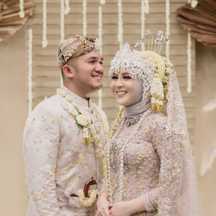 Kesha Ratuliu Net Worth & Earnings (2026)