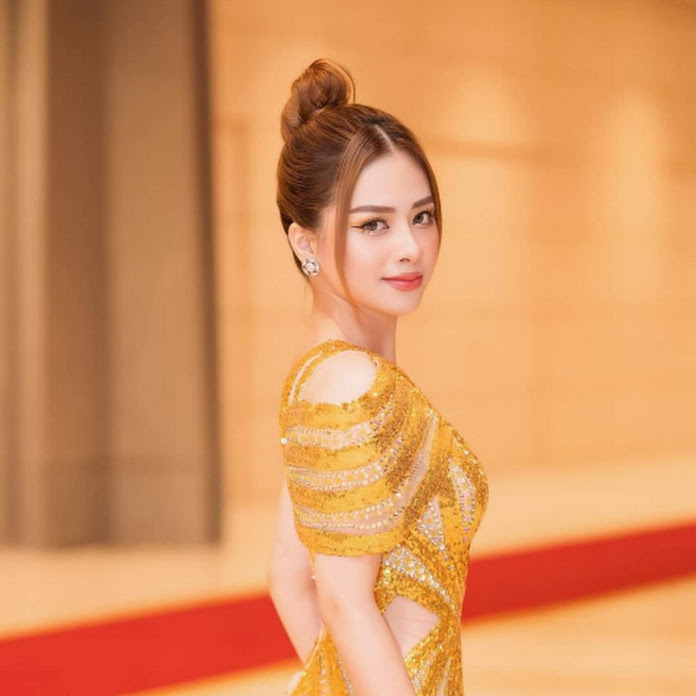 Dương Hoàng Yến Net Worth & Earnings (2026)