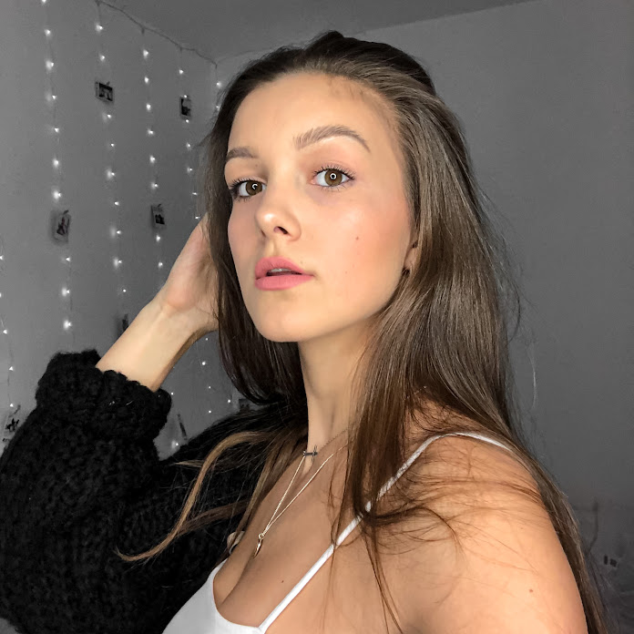 Domča Třešňáková Net Worth & Earnings (2026)