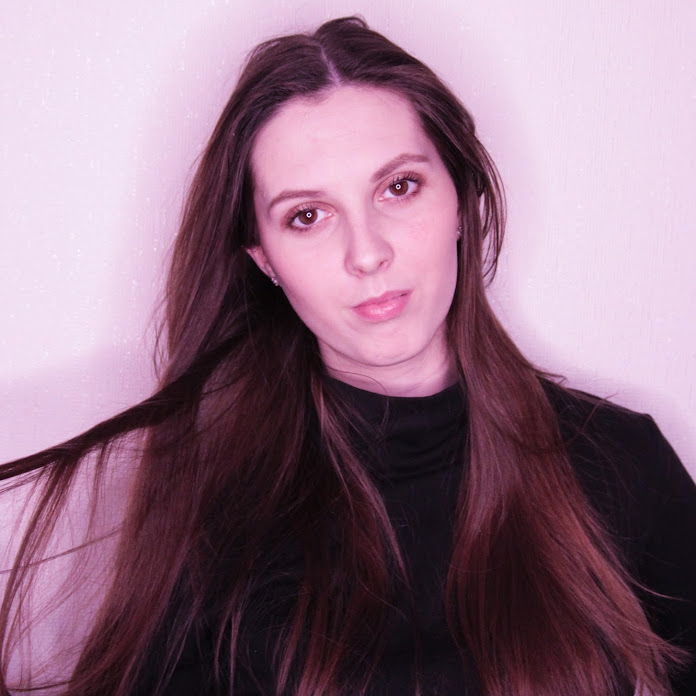 Lena Krupina Net Worth & Earnings (2026)