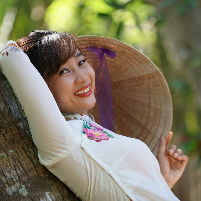 Hương Vị Đồng Quê Net Worth & Earnings (2026)