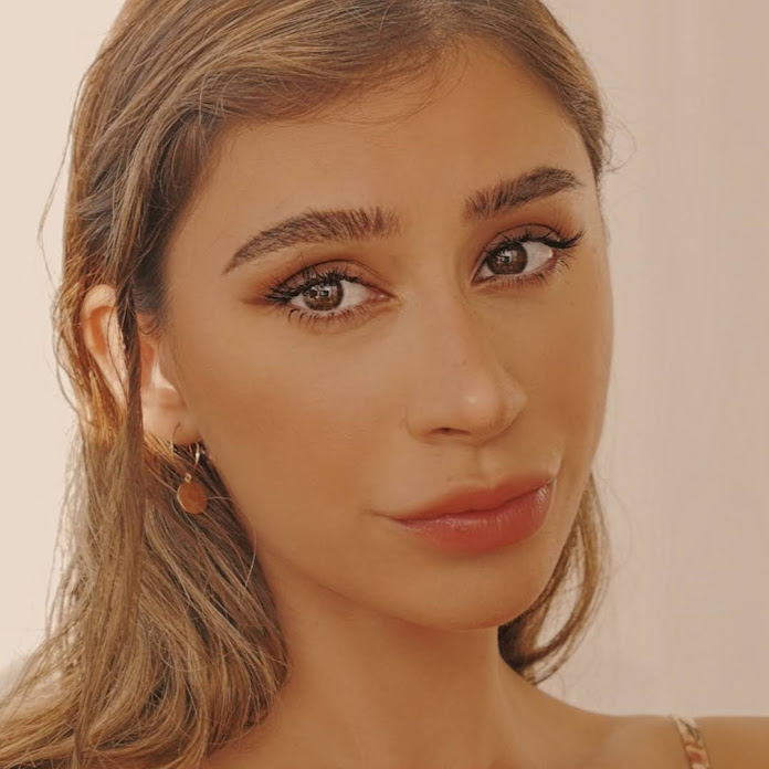 Bronwyn Papineau Net Worth & Earnings (2026)