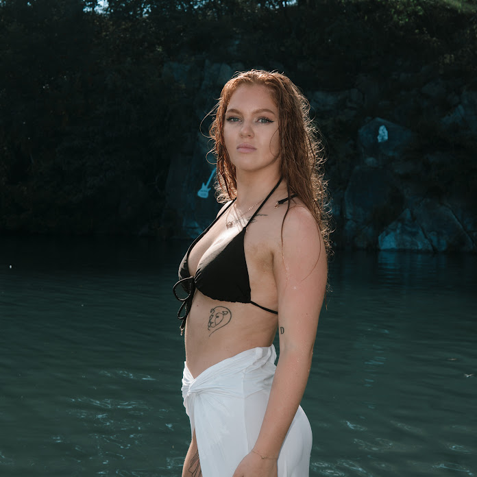 Luci Greenwich Net Worth & Earnings (2026)