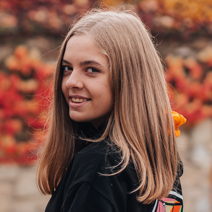 L E A Net Worth & Earnings (2026)