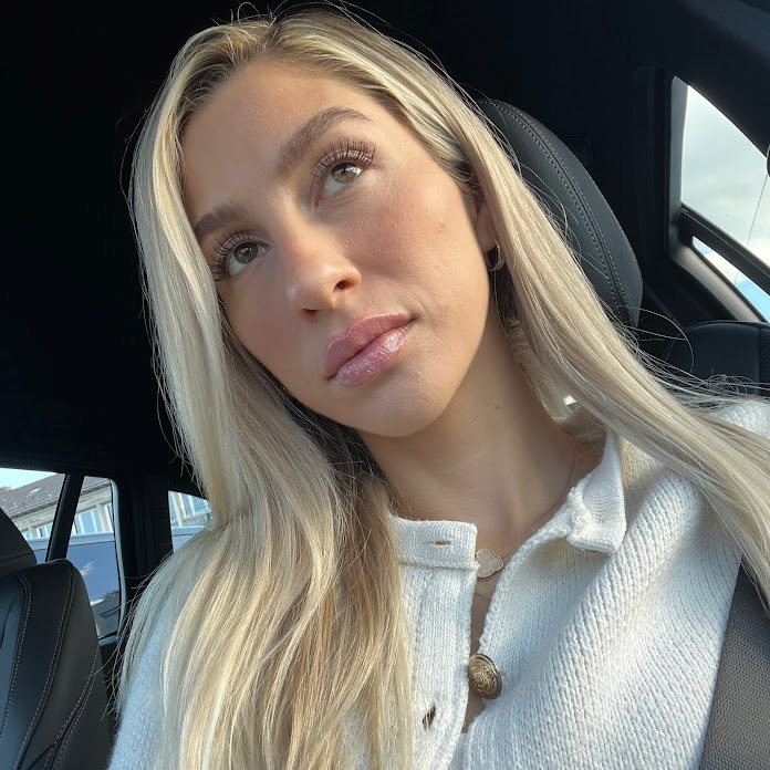 Kateřina Bartková Net Worth & Earnings (2026)