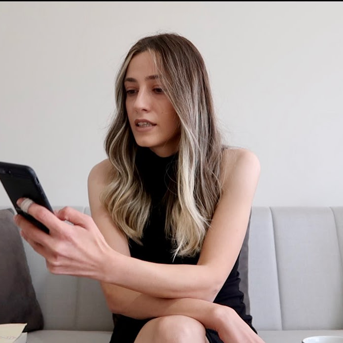 Hamida Özkan Net Worth & Earnings (2026)