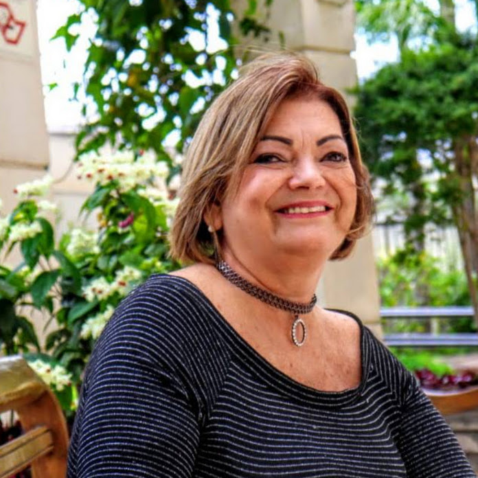 Helenyce Bueno Net Worth & Earnings (2026)