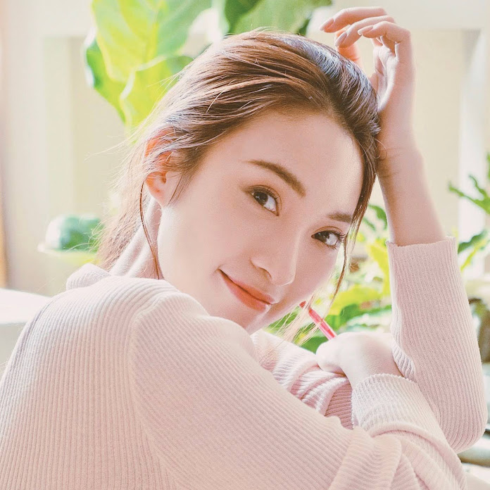 Khánh Vy OFFICIAL Net Worth & Earnings (2025)