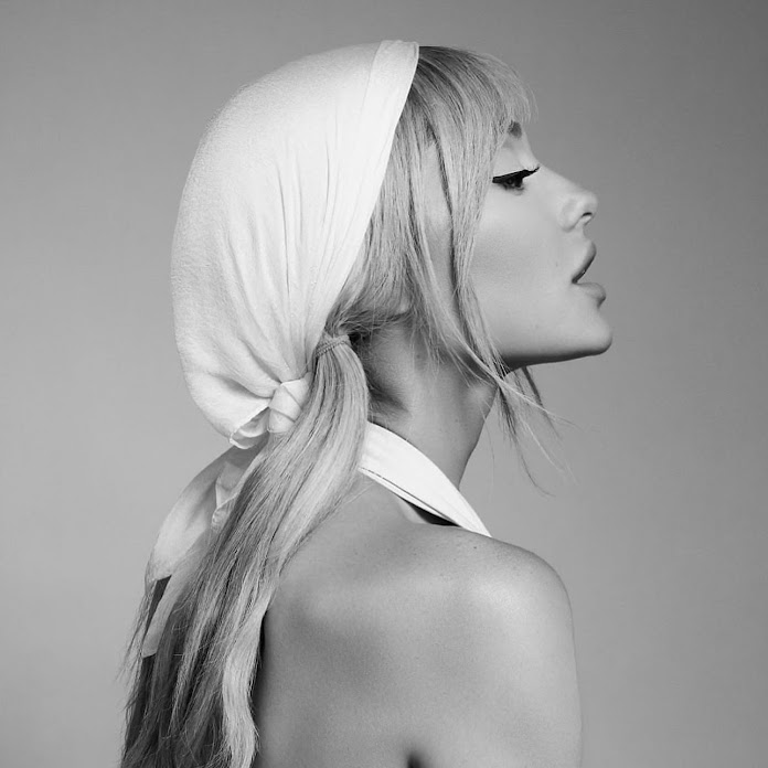 ArianaGrandeMexico Net Worth & Earnings (2026)