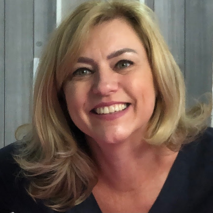 Adriana Schutz Net Worth & Earnings (2026)