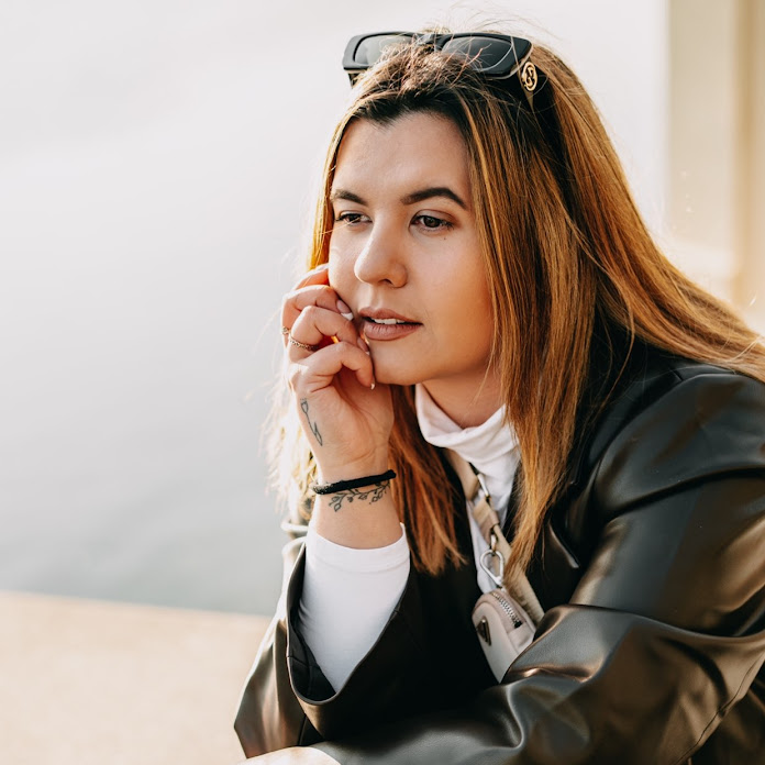 Hell Navrátilová Net Worth & Earnings (2026)