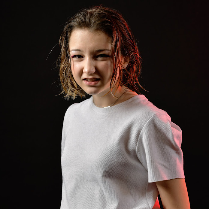 Satine Wallé Net Worth & Earnings (2025)