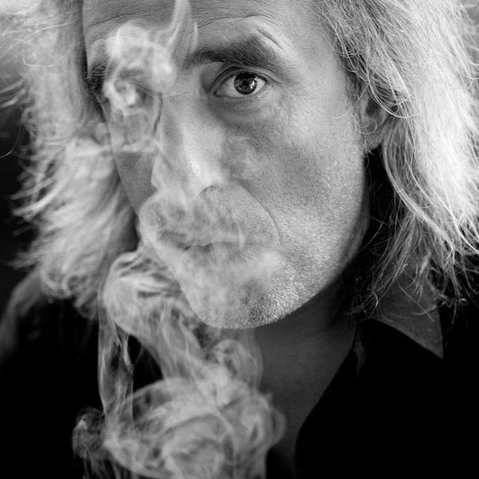 Γιάννης Αγγελάκας Official Net Worth & Earnings (2026)