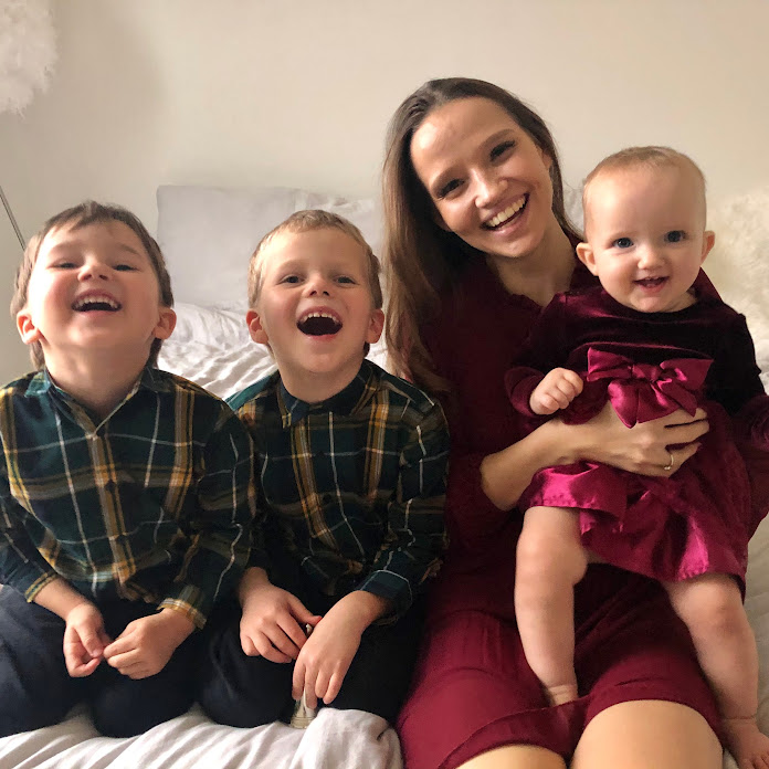 Mimi&já Net Worth & Earnings (2026)