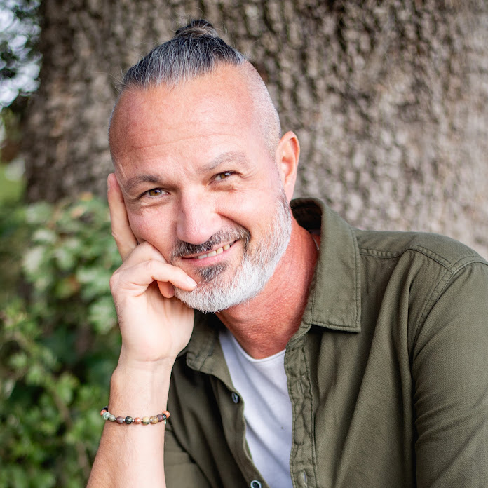 David SABAT Médium Net Worth & Earnings (2026)