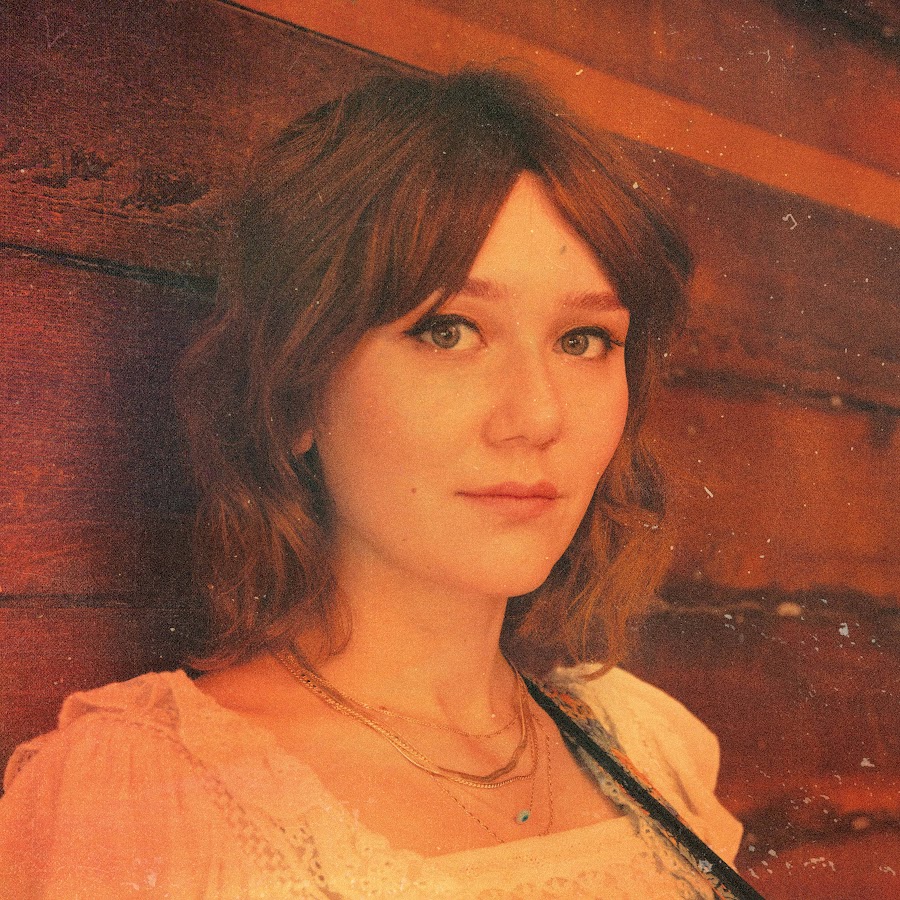 Molly Tuttle - YouTube