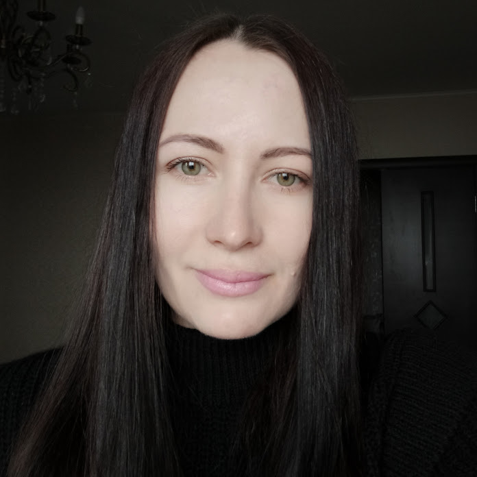 Amina Novaya Net Worth & Earnings (2026)