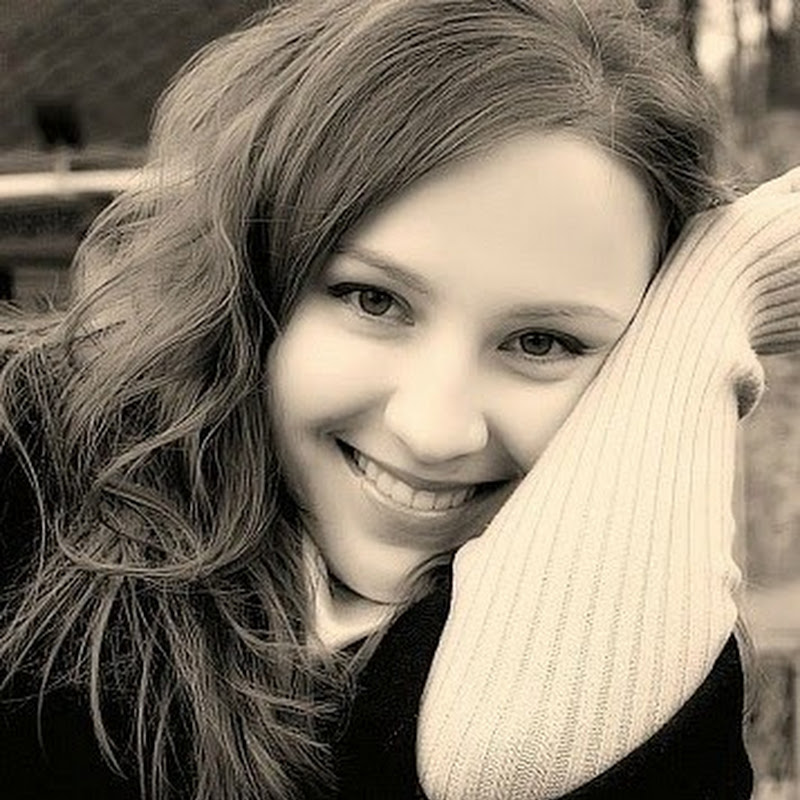 Олечка видео. Поздравления с днём рождения ольге. Оленька надпись. Оля с днём рождения. Cherie dvorak.