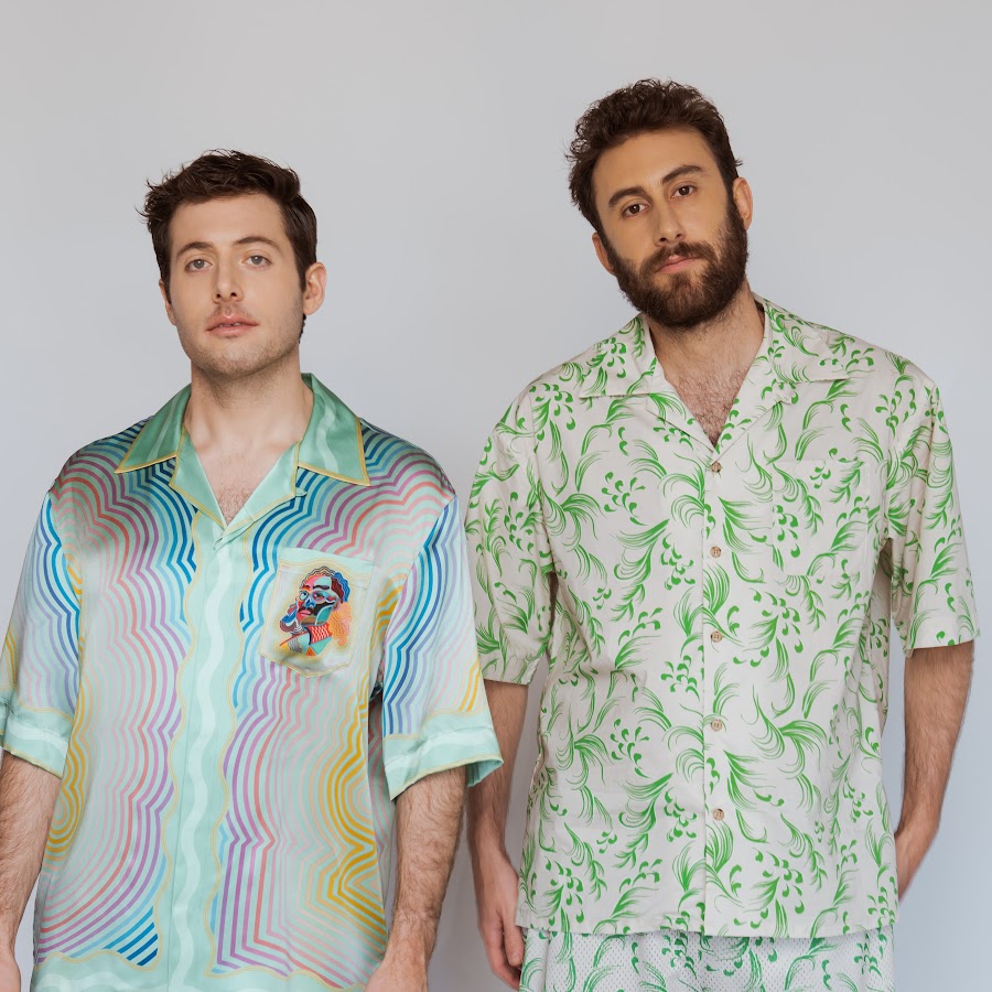 TWO FRIENDS "TAKE IT OFF" VIDEO OUT NOW ile ilgili gÃ¶rsel sonucu